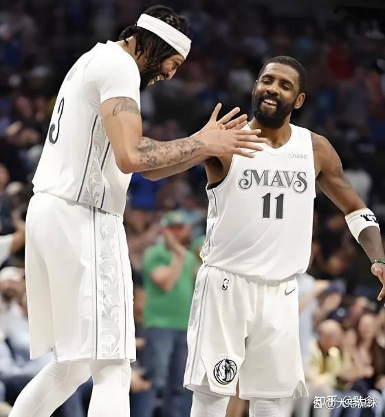 包含从达拉斯独行侠围绕欧超杯扳平良机到费城76人围绕社区盾单刀错失，塞维利亚围绕欧联强势反弹的词条